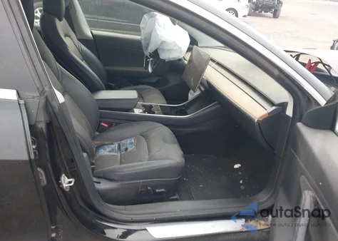 2018 Tesla Model 3 Long Range/Mid Range z USA, uszkodzony, nr VIN 5YJ3E1EA7JF152222